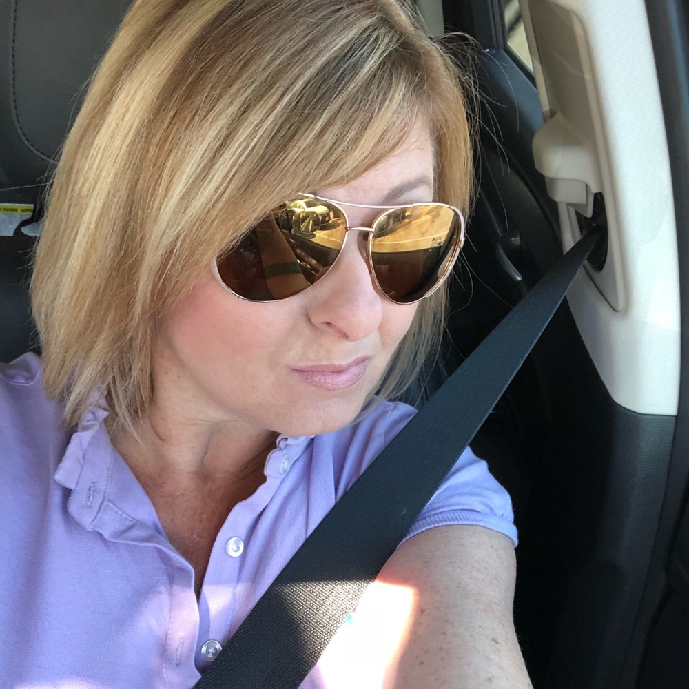 💛Meet your seller Shari. Welcome to my closet!! - Picture 5 of 8